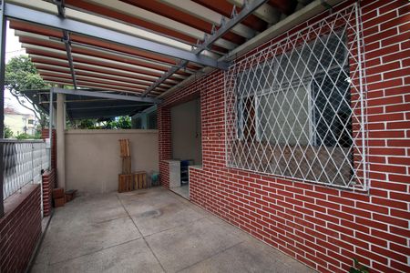 Casa à venda com 197m², 4 quartos e 1 vagaQuintal e garagem