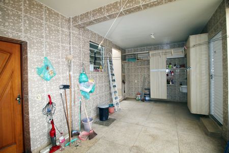 Casa à venda com 197m², 4 quartos e 1 vagaÁrea de Serviço