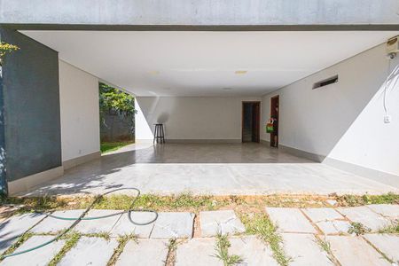 Casa para alugar com 280m², 4 quartos e 4 vagas Casa para alugar com 280m², 4 quartos e 4 vagasgaragem