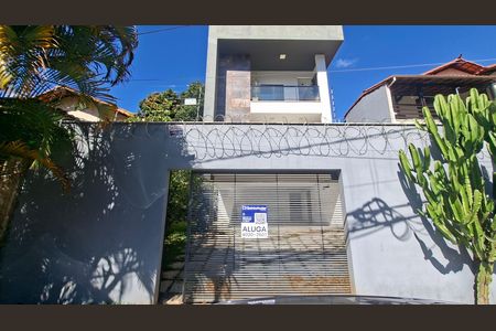 Casa para alugar com 280m², 4 quartos e 4 vagas Casa para alugar com 280m², 4 quartos e 4 vagasFachada / placa G: FLRR 83