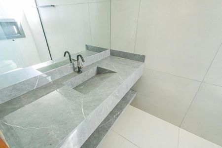 Casa para alugar com 280m², 4 quartos e 4 vagas Casa para alugar com 280m², 4 quartos e 4 vagassuite