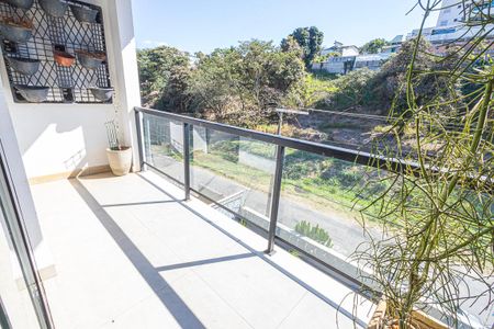 Casa para alugar com 280m², 4 quartos e 4 vagas Casa para alugar com 280m², 4 quartos e 4 vagasvaranda