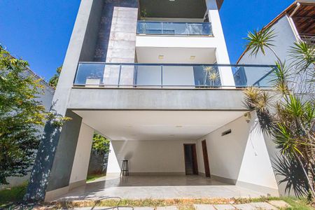Casa para alugar com 280m², 4 quartos e 4 vagas Casa para alugar com 280m², 4 quartos e 4 vagasgaragem