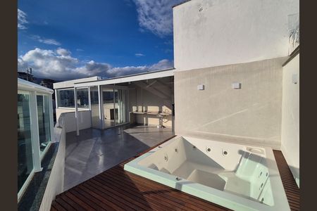 Apartamento para alugar com 275m², 3 quartos e sem vaga