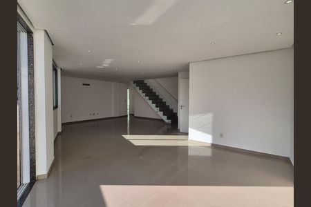 Apartamento para alugar com 275m², 3 quartos e sem vaga