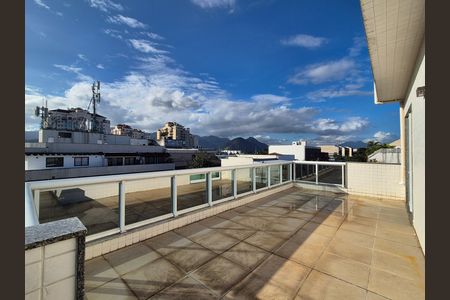 Apartamento para alugar com 275m², 3 quartos e sem vaga