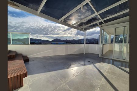 Apartamento para alugar com 275m², 3 quartos e sem vaga