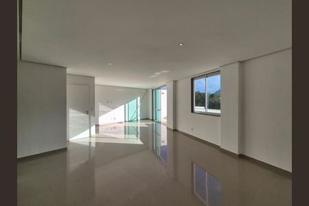 Apartamento para alugar com 275m², 3 quartos e sem vaga
