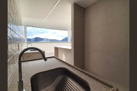 Apartamento para alugar com 275m², 3 quartos e sem vaga