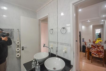 Apartamento à venda com 53m², 2 quartos e 1 vaga Apartamento à venda com 53m², 2 quartos e 1 vagaBanheiro