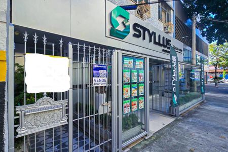 Apartamento à venda com 50m², 2 quartos e sem vaga Apartamento à venda com 50m², 2 quartos e sem vagaFachada do Prédio com placa