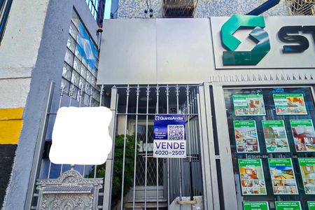 Fachada do Prédio com placa de apartamento à venda com 2 quartos, 50m² em Méier, Rio de Janeiro