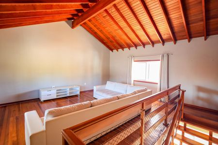 Sala de TV de casa de condomínio para alugar com 5 quartos, 300m² em Jardim Portal dos Ipês, Indaiatuba