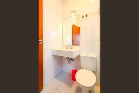 Casa de condomínio para alugar com 300m², 5 quartos e 4 vagas Casa de condomínio para alugar com 300m², 5 quartos e 4 vagasBanheiro do Suite 2
