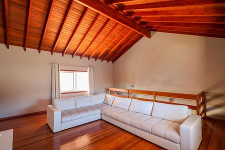 Casa de condomínio para alugar com 300m², 5 quartos e 4 vagas Casa de condomínio para alugar com 300m², 5 quartos e 4 vagasSala de TV
