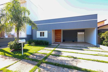 Casa de condomínio para alugar com 300m², 5 quartos e 4 vagas Casa de condomínio para alugar com 300m², 5 quartos e 4 vagasFachada casa