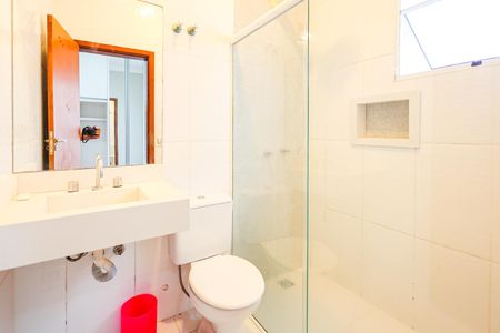 Casa de condomínio para alugar com 300m², 5 quartos e 4 vagas Casa de condomínio para alugar com 300m², 5 quartos e 4 vagasBanheiro do Suite 2