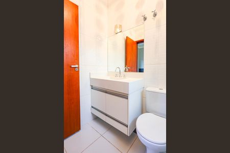 Casa de condomínio para alugar com 300m², 5 quartos e 4 vagas Casa de condomínio para alugar com 300m², 5 quartos e 4 vagasBanheiro do Suite 1