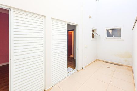 Casa de condomínio para alugar com 300m², 5 quartos e 4 vagas Casa de condomínio para alugar com 300m², 5 quartos e 4 vagasArea de luz Quartos
