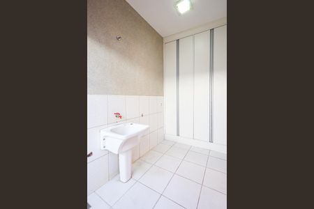 Casa de condomínio para alugar com 300m², 5 quartos e 4 vagas Casa de condomínio para alugar com 300m², 5 quartos e 4 vagasLavanderia