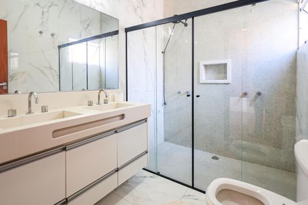 Casa de condomínio para alugar com 300m², 5 quartos e 4 vagas Casa de condomínio para alugar com 300m², 5 quartos e 4 vagasBanheiro da Suíte 3