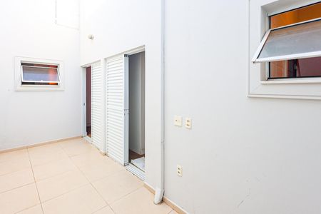 Casa de condomínio para alugar com 300m², 5 quartos e 4 vagas Casa de condomínio para alugar com 300m², 5 quartos e 4 vagasArea de luz Quartos