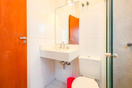 Casa de condomínio para alugar com 300m², 5 quartos e 4 vagas Casa de condomínio para alugar com 300m², 5 quartos e 4 vagasBanheiro do Suite 2
