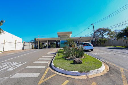 Casa de condomínio para alugar com 300m², 5 quartos e 4 vagas Casa de condomínio para alugar com 300m², 5 quartos e 4 vagasFachada e portaria