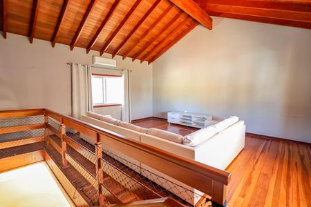 Casa de condomínio para alugar com 300m², 5 quartos e 4 vagas Casa de condomínio para alugar com 300m², 5 quartos e 4 vagasSala de TV