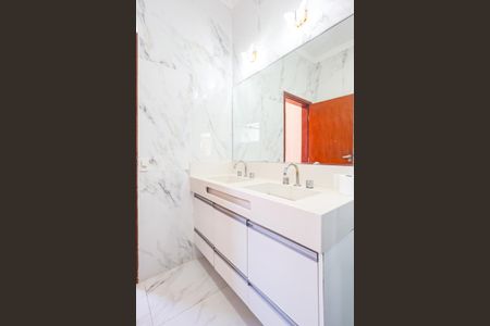 Casa de condomínio para alugar com 300m², 5 quartos e 4 vagas Casa de condomínio para alugar com 300m², 5 quartos e 4 vagasBanheiro da Suíte 3