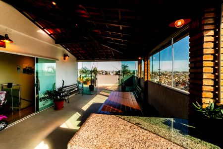 Apartamento à venda com 165m², 3 quartos e 2 vagasCobertura