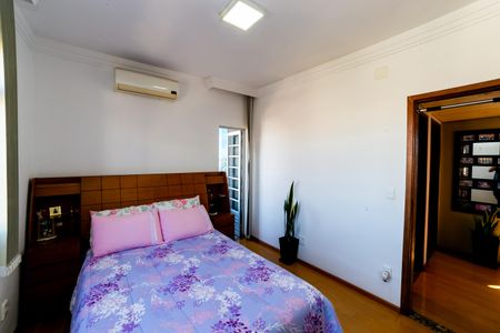 Apartamento à venda com 165m², 3 quartos e 2 vagasSuíte
