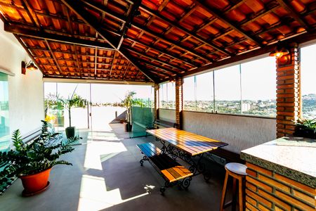 Apartamento à venda com 165m², 3 quartos e 2 vagasCobertura