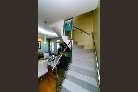 Apartamento à venda com 165m², 3 quartos e 2 vagasEscada