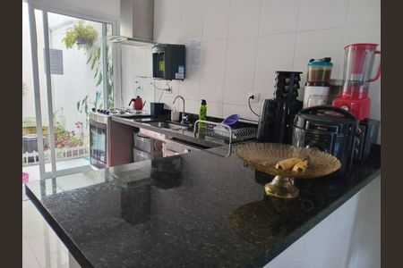 Cozinha de casa de condomínio para alugar com 2 quartos, 109m² em Chácaras Pousada do Vale, São José dos Campos