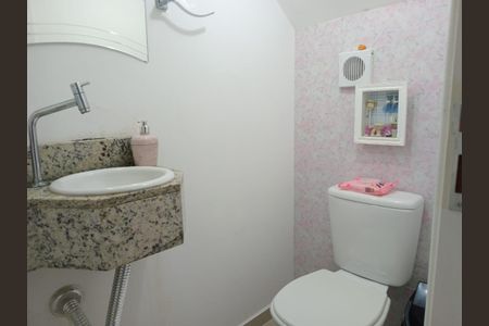 Casa de condomínio para alugar com 109m², 2 quartos e 2 vagas Casa de condomínio para alugar com 109m², 2 quartos e 2 vagasBanheiro