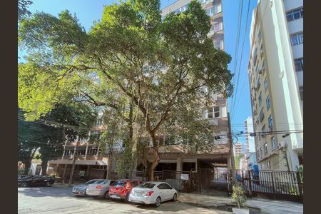 Apartamento à venda com 110m², 3 quartos e 1 vaga Apartamento à venda com 110m², 3 quartos e 1 vagaFachada e portaria
