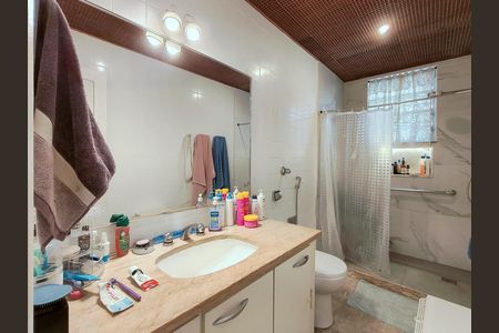 Apartamento à venda com 110m², 3 quartos e 1 vaga Apartamento à venda com 110m², 3 quartos e 1 vagaBanheiro Corredor