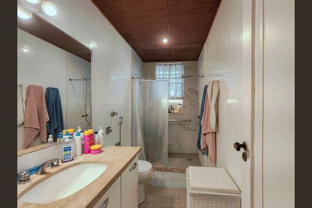 Apartamento à venda com 110m², 3 quartos e 1 vaga Apartamento à venda com 110m², 3 quartos e 1 vagaBanheiro Corredor