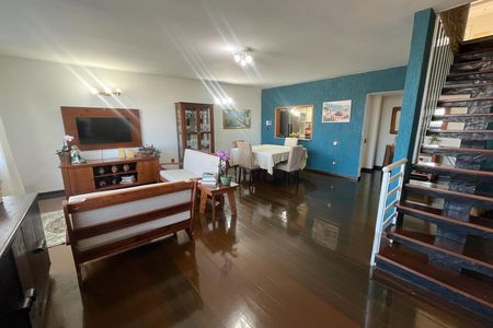 Casa para alugar com 580m², 6 quartos e 4 vagas
