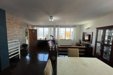 Casa para alugar com 580m², 6 quartos e 4 vagas