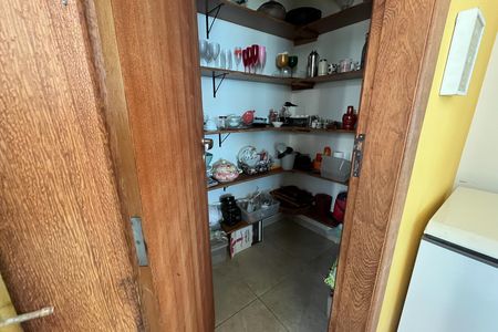Casa para alugar com 580m², 6 quartos e 4 vagas