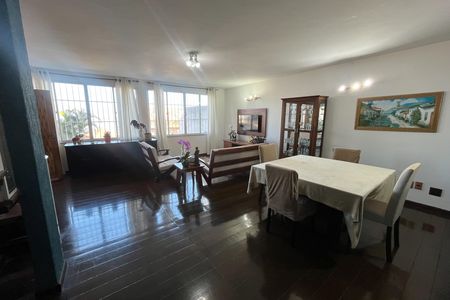 Casa para alugar com 580m², 6 quartos e 4 vagas