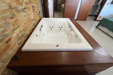 Casa para alugar com 580m², 6 quartos e 4 vagas