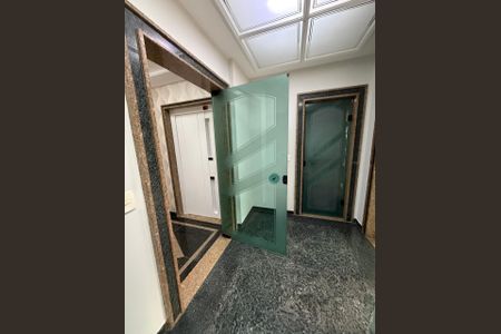 Apartamento à venda com 205m², 1 quarto e 5 vagas Apartamento à venda com 205m², 1 quarto e 5 vagasÁrea externa