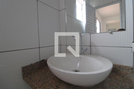 Casa à venda com 276m², 3 quartos e 3 vagas Casa à venda com 276m², 3 quartos e 3 vagasBanheiro