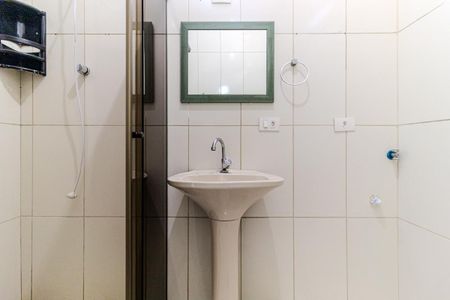 Banheiro de kitnet/studio para alugar com 1 quarto, 32m² em Campos Elíseos, São Paulo