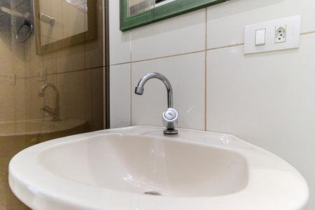 Banheiro de kitnet/studio para alugar com 1 quarto, 32m² em Campos Elíseos, São Paulo