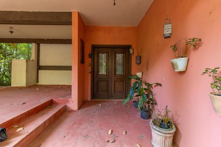 Casa de condomínio para alugar com 2200m², 4 quartos e 2 vagas Casa de condomínio para alugar com 2200m², 4 quartos e 2 vagasFachada