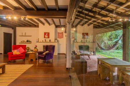 Casa de condomínio para alugar com 2200m², 4 quartos e 2 vagas Casa de condomínio para alugar com 2200m², 4 quartos e 2 vagasSala